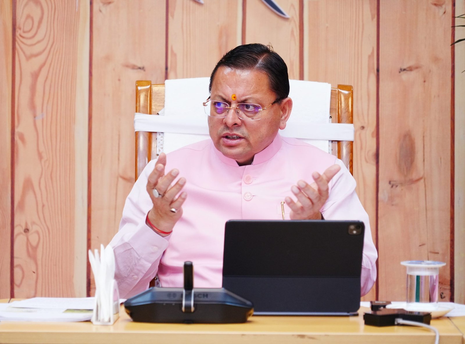 मुख्यमंत्री ने समस्त जिलाधिकारियों के साथ की वर्चुअल बैठक,सरकारी भूमि से अतिक्रमण हटाने के अभियान में तेजी लाने के निर्देश